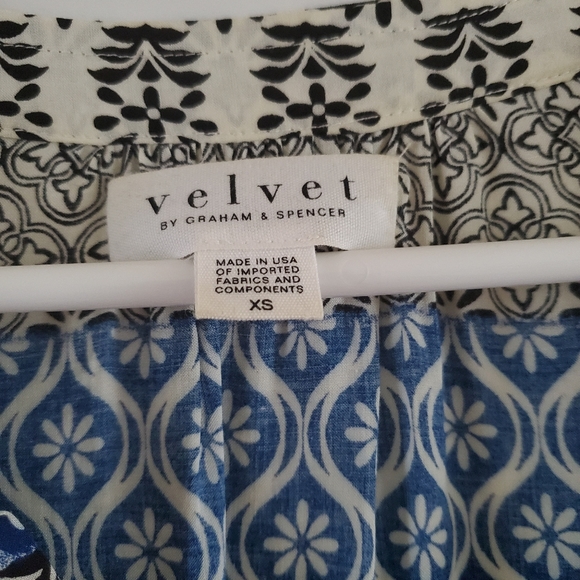 Velvet by Graham & Spencer Blouse - Picture 2 of 4
